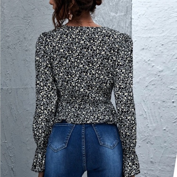 Tie Front Floral Top  Shein - Picture 6 of 7